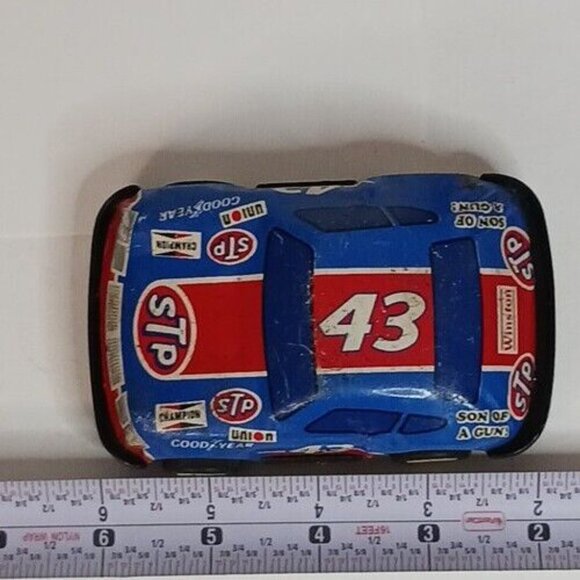 Pit Row #43 Richard Petty STP Friction Drive Toy (Not Working) Has Wear Vintage - Picture 9 of 9